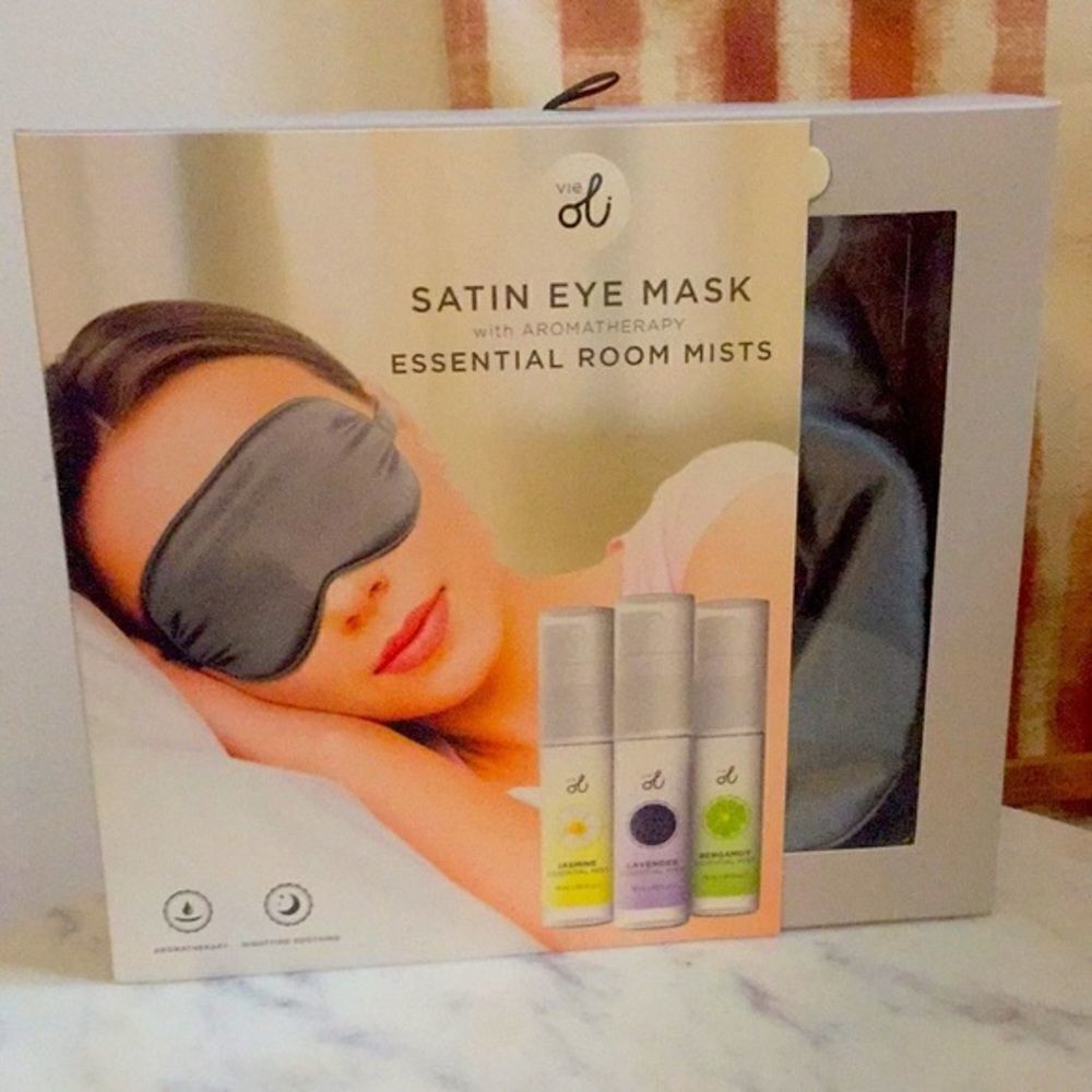 NWT Vie Oli Satin Silver Grey eye mask w/ aromatherapy mists Gift Set New in Box